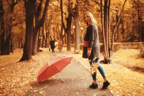 Autumn Landscape Park Girl Red Umbrella Concept Autumn Weather Raining — Stok fotoğraf