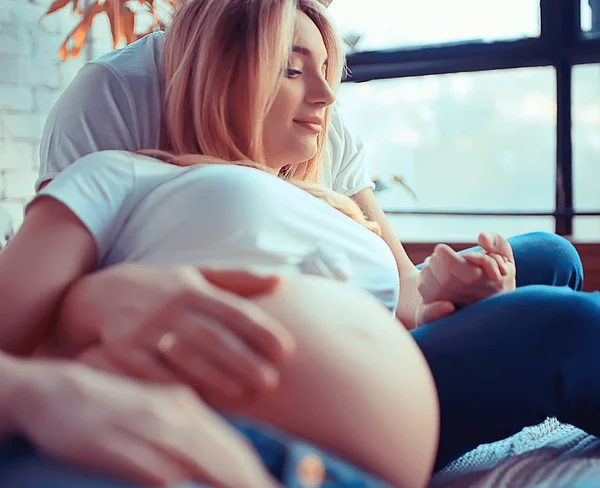 Concepto Embarazo Parto Amor Hombre Mujer Vientre Grande Manos Forma — Foto de Stock