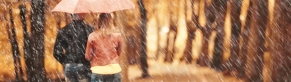 Rain Autumn Park Young Years Old Couple Man Woman Walk — Stock Photo, Image