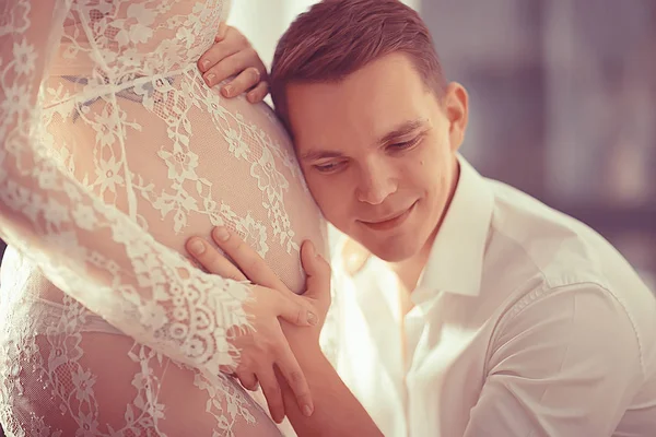 Zwangerschap Concept Bevalling Liefde Man Vrouw Grote Buik Handen Vorm — Stockfoto