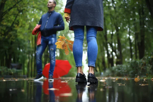 Otoño Paisaje Parque Chica Con Paraguas Rojo Concepto Otoño Tiempo — Foto de Stock