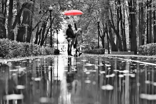 Paesaggio Autunnale Nel Parco Ragazza Con Ombrello Rosso Concetto Pioggia — Foto Stock