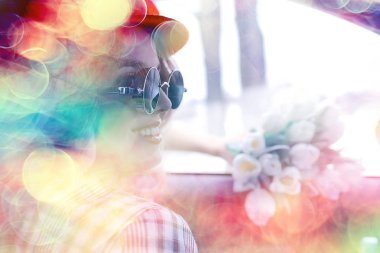 arka plan bulanık, bahar portre kız mutlu/Glam Fotoğraf pembe bokeh, moda kız