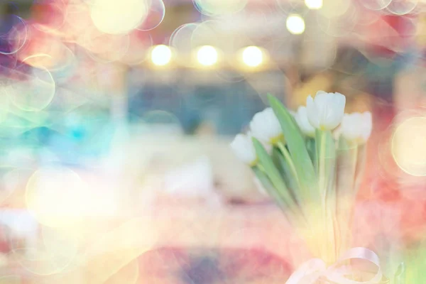 Tavaszi Virágok Csokor Szép Lány Tavaszi Virágok Fehér Tulipán Boldogság — Stock Fotó