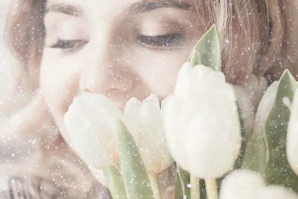 Wiosna Śniegu Piękna Dziewczyna Kwiatami Koncepcja Międzynarodowego Dnia Kobiet Marca — Zdjęcie stockowe