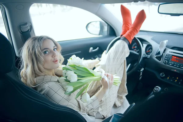 Lány Tavaszi Auto Boldog Lány Autóban Utazás Tavasszal Hangulat Boldogság — Stock Fotó