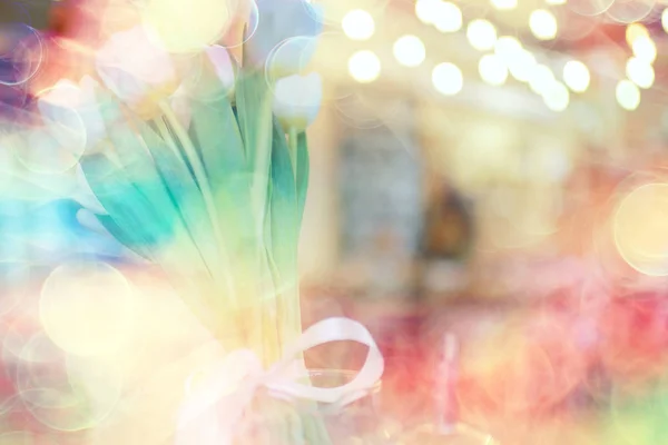 Весняні Квіти Букет Красива Дівчина Весняними Квітами Білих Тюльпанів Щастя — стокове фото