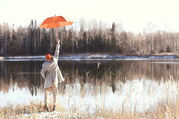Téli Séta Esernyővel Férfi Egy Kabát Esernyővel Séta Háttér Téli — Stock Fotó