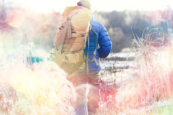 Winter Landschap Man Met Een Rugzak Natuur Landschap Een Man — Stockfoto