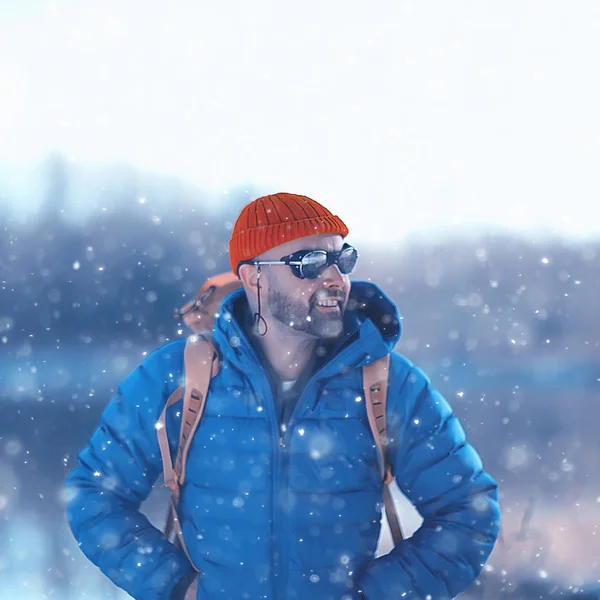 Vinter Landskap Man Med Ryggsäck Natur Landskap Man Vandring Med — Stockfoto