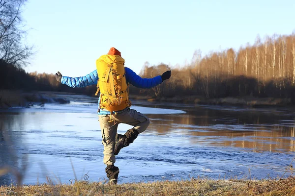 Hombre Una Caminata Invierno Yoga Descanso Meditación Naturaleza Aventura Norte —  Fotos de Stock