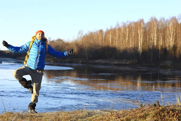 Hombre Una Caminata Invierno Yoga Descanso Meditación Naturaleza Aventura Norte —  Fotos de Stock