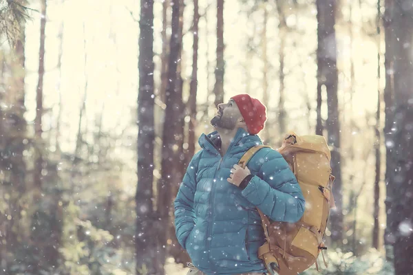 Inverno Homem Paisagem Com Uma Mochila Natureza Paisagem Homem Uma — Fotografia de Stock