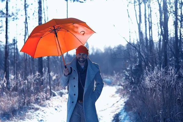 Passeggiata Invernale Con Ombrello Uomo Cappotto Con Ombrello Passeggiata Sullo — Foto Stock