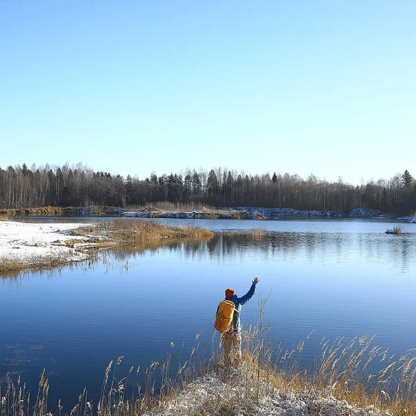 Vinter Landskap Man Med Ryggsäck Natur Landskap Man Vandring Med — Stockfoto