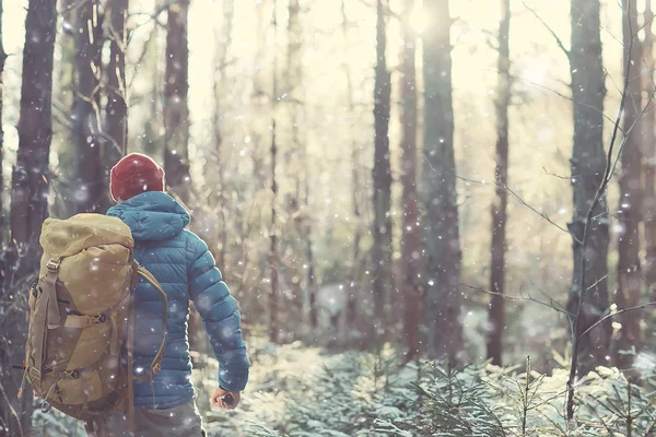 Inverno Homem Paisagem Com Uma Mochila Natureza Paisagem Homem Uma — Fotografia de Stock