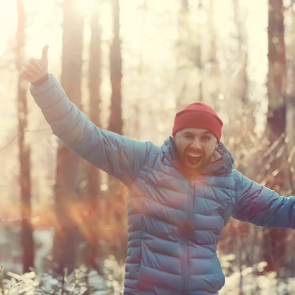 Spor Adam Aşağı Ceket Manzara Kış Trekking Aşağı Ceket Bir — Stok fotoğraf