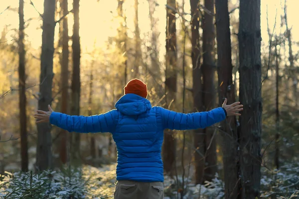 Hombre Deportes Chaqueta Paisaje Invierno Trekking Chaqueta Turista Actividades Aire —  Fotos de Stock