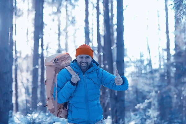 Winter Landscape Man Backpack Nature Landscape Man Hike Equipment Snowy — Stock Photo, Image