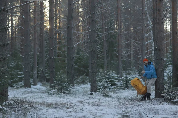 Winter Landscape Man Backpack Nature Landscape Man Hike Equipment Snowy — Stock Photo, Image