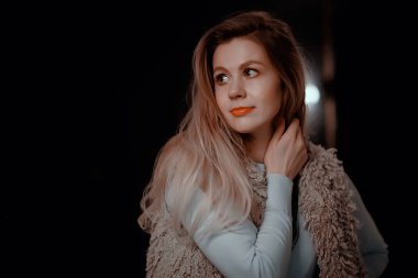 model akşam ev / akşam görüntü rahat ev güzel yetişkin seksi model