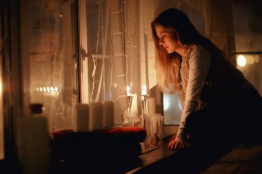 model akşam ev / akşam görüntü rahat ev güzel yetişkin seksi model