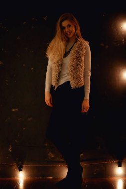 model akşam ev / akşam görüntü rahat ev güzel yetişkin seksi model