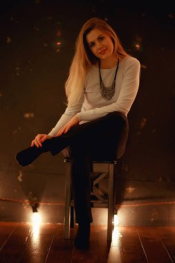 model akşam ev / akşam görüntü rahat ev güzel yetişkin seksi model