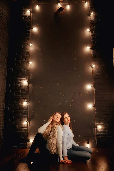 Noche Año Nuevo Modelos Una Casa Acogedora Con Luces Noche — Foto de Stock