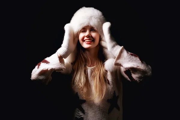 Boże Narodzenie Zima Portret Dziewczyna Kapelusz Śnieg Tło Piękny Model — Zdjęcie stockowe