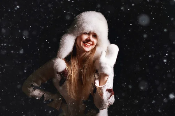 Natal Inverno Retrato Menina Chapéu Neve Fundo Modelo Bonito Estilo — Fotografia de Stock