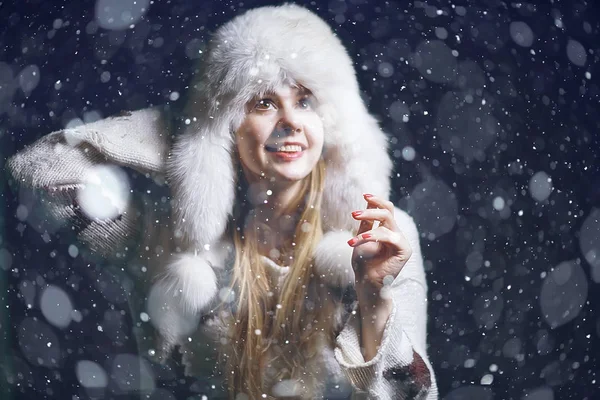 Christmas Winter Portrait Girl Hat Snow Background Beautiful Model Winter — Stock Photo, Image