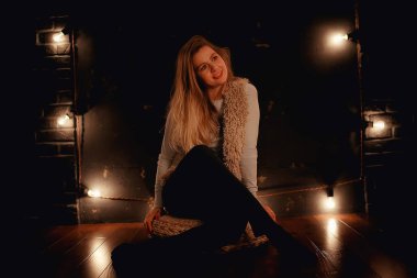 model akşam ev / akşam görüntü rahat ev güzel yetişkin seksi model