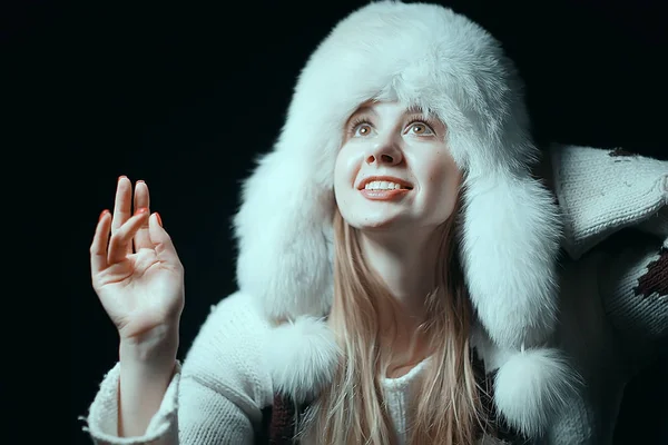 Modelo Chapéu Inverno Linda Menina Adulta Chapéu Pele Grande Roupas — Fotografia de Stock