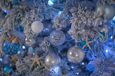 Yeni Yıl Dekorasyon Arka Plan / Bulanık Güzel Noel Arka Plan, Dekore Noel Köknar On Oyuncaklar