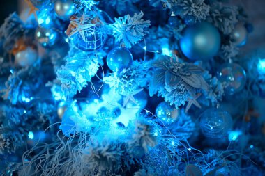 Yeni Yıl Dekorasyon Arka Plan / Bulanık Güzel Noel Arka Plan, Dekore Noel Köknar On Oyuncaklar