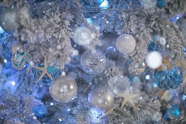 Yeni Yıl Dekorasyon Arka Plan / Bulanık Güzel Noel Arka Plan, Dekore Noel Köknar On Oyuncaklar