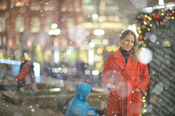 Christmas Walk City Adult Girl Walks Night City Festive Night — Stock Photo, Image