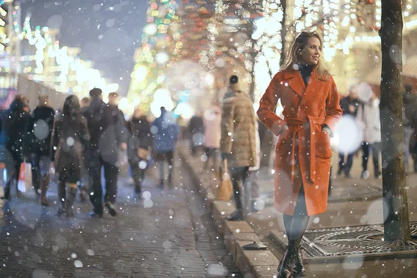 Christmas Walk City Adult Girl Walks Night City Festive Night — Stock Photo, Image