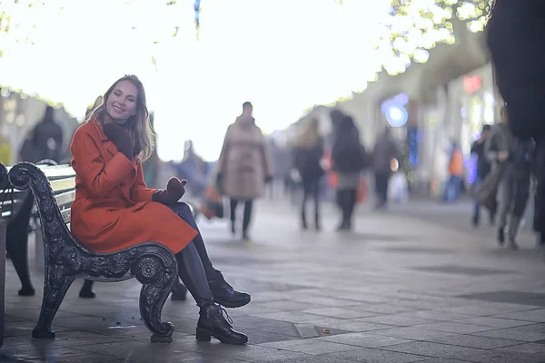 Noche Invierno Las Luces Ciudad Niña Adulta Paseo Abrigo Ciudad — Foto de Stock