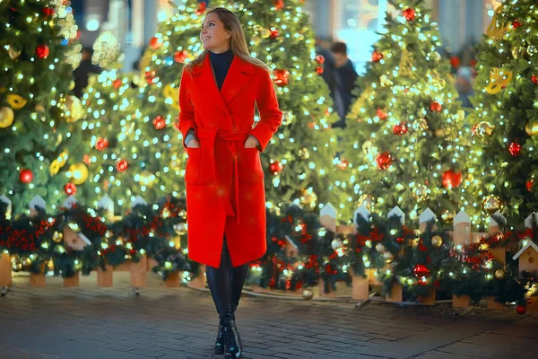 Christmas Walk City Adult Girl Walks Night City Festive Night — Stock Photo, Image