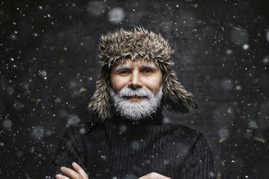 hipster noel baba kış portresi sakallı bir adamın / gri sakal ve bıyık, noel portre adam