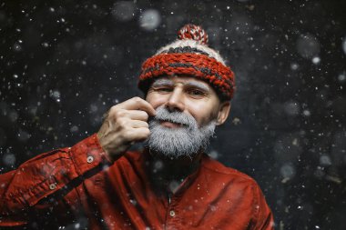 hipster noel baba kış portresi sakallı bir adamın / gri sakal ve bıyık, noel portre adam