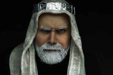 geleneksel elbiseli sakallı makyaj adam / konsept oryantal portre, Arap bir adam gri saçlı beyaz sakal