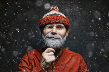 hipster noel baba kış portresi sakallı bir adamın / gri sakal ve bıyık, noel portre adam