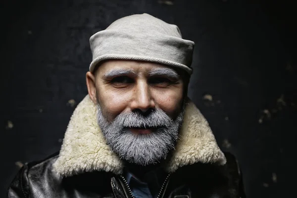 Homem Brutal Com Uma Barba Roupas Inverno Pessoa Retrato Com — Fotografia de Stock