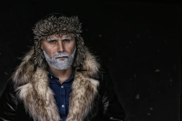 Brutal Man Med Skägg Vinterkläder Porträtt Person Med Ett Grått — Stockfoto