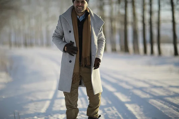 Uomo Alla Moda Stile Cappotto Inverno Camminare Sullo Sfondo Del — Foto Stock