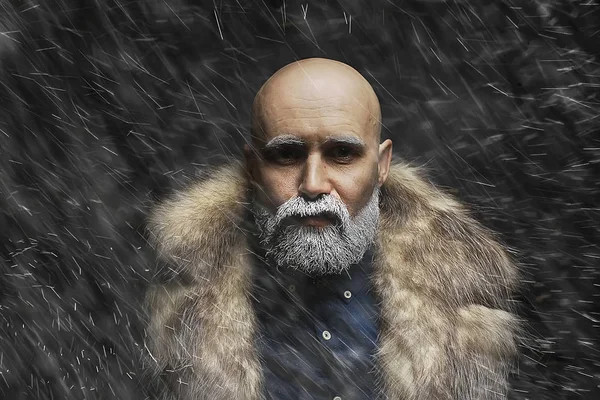 灰色のひげと口ひげを持つ男のヒップスターサンタクロース冬の肖像画 クリスマスの肖像画男 — ストック写真