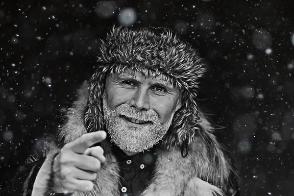 Brutal Hipster Med Ett Grått Skägg Jul Vinter Porträtt Brutal — Stockfoto